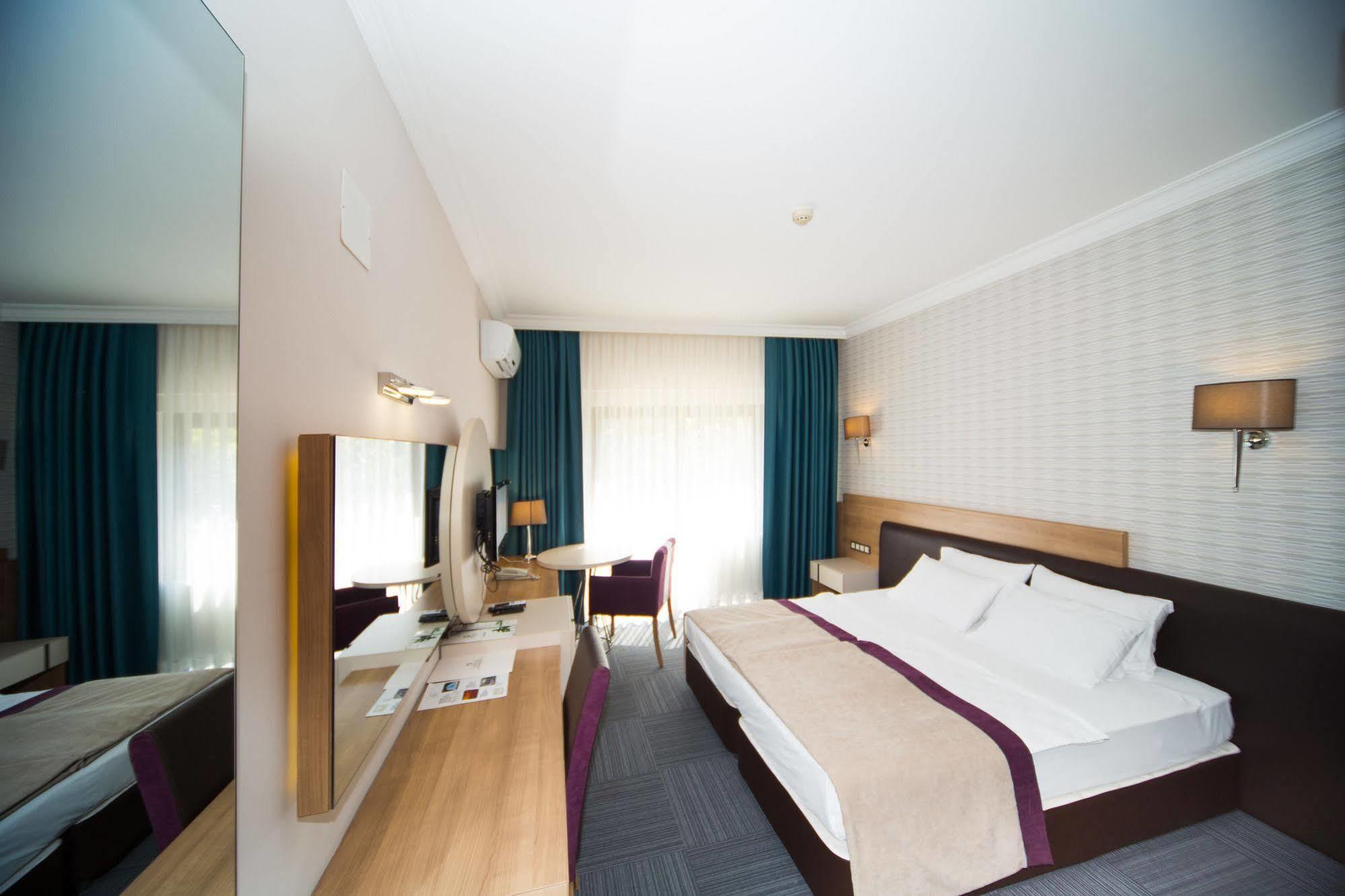 Spilos Hotel Manisa Exterior foto