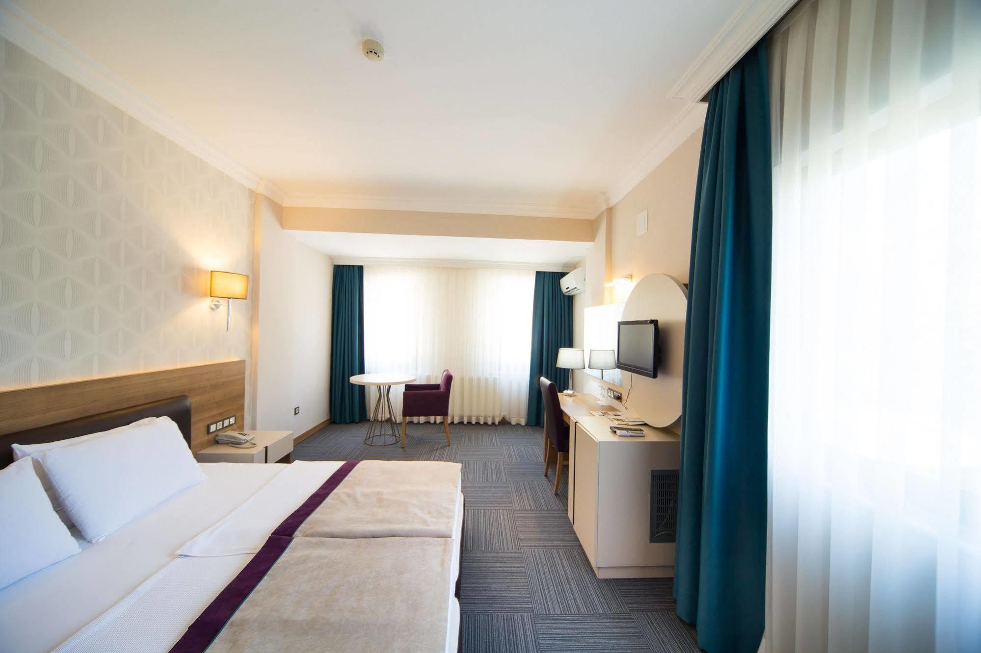 Spilos Hotel Manisa Exterior foto